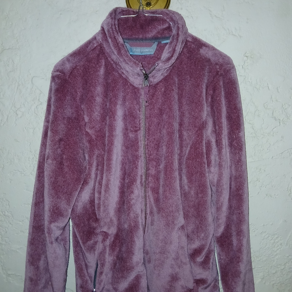 Free country reddish pink clay color large excellent condition